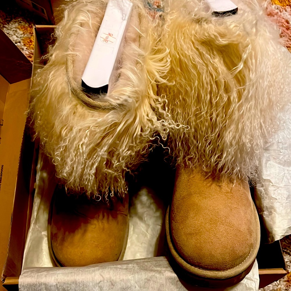 UGG Short Sheepskin Cuff Boot